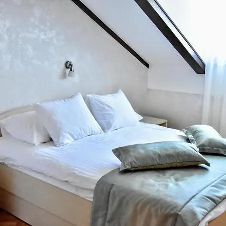 Franica Villa