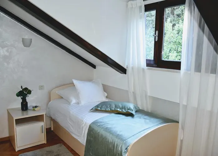 Franica Villa