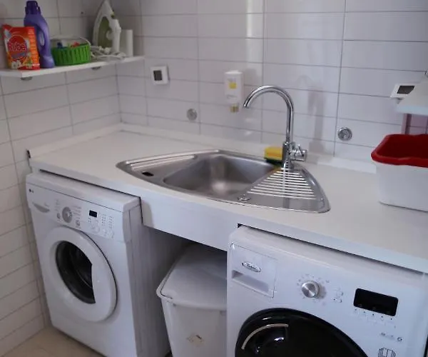 Franica Villa *